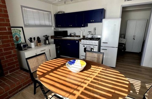 The Strand Apartamento | On The Strand w/parking!