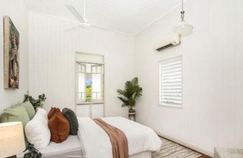 Railway Estate Casa | On The Townsville V8 Track
