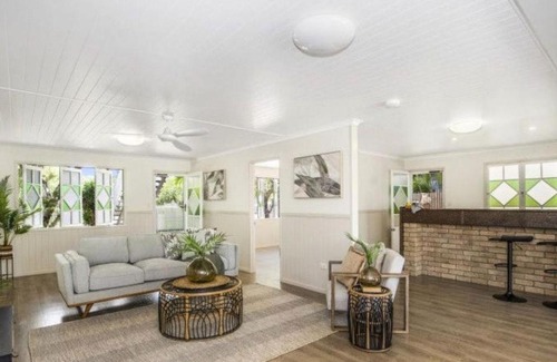 Railway Estate Casa | On The Townsville V8 Track