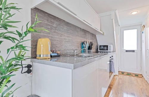 Seafront Apartamento | On the Water 2 A One-of-a-Kind Stay | Free Parking | By My Getaways