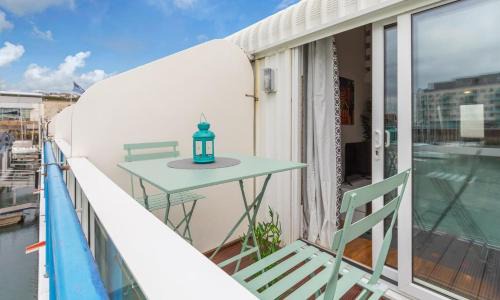 Seafront Apartamento | On the Water 2 with Free Parking - By My Getaways