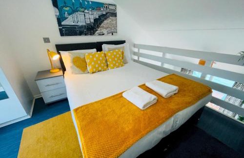 Seafront Apartamento | On the Water 2 with Free Parking - By My Getaways
