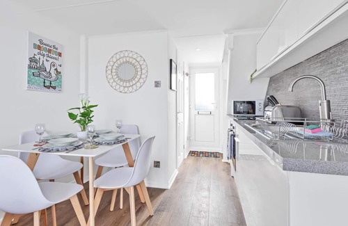 Seafront Apartamento | On the Water 3 A One-of-a-Kind Stay | Free Parking | By My Getaways