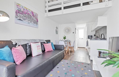 Seafront Apartamento | On the Water 3 Waterside Studio Mezzanine Bedroom Terrace Overlooking the Harbour