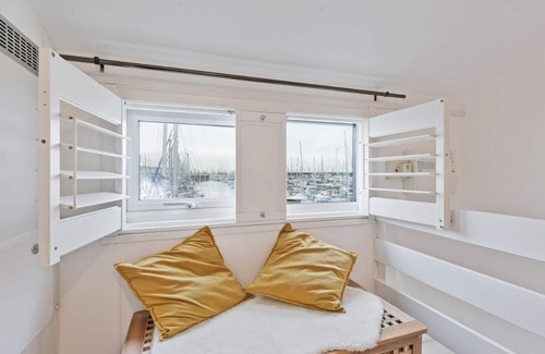 Seafront Apartamento | On the Water 4 By My Getaways