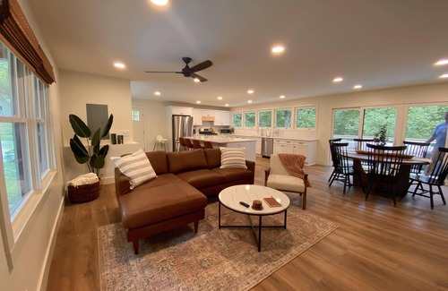 Estill Springs Casa | On the Water w/ Private Dock, Entire Home, sleeps up to 14