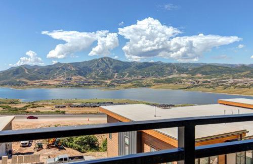 Hideout Casa | On Top of the Mountains - Unit A