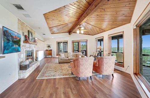New Braunfels Casa | On Top of the World