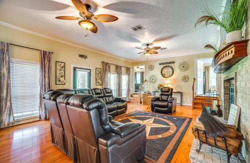 Onalaska Casa | Onalaska Home with Game Room, Sunroom and Lake View!