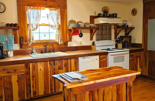 Bruno Cabina | Once a Blacksmith shop, now a 3-bedroom cabin beauty in the heart of the Ozarks