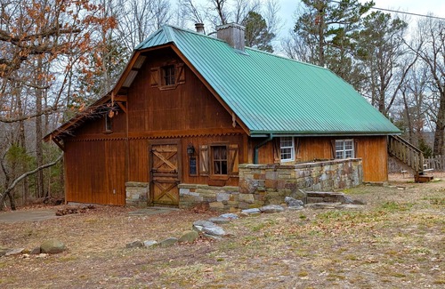Bruno Cabina | Once a Blacksmith shop, now a 3-bedroom cabin beauty in the heart of the Ozarks