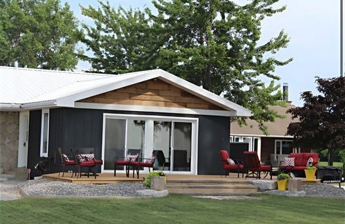Kingsville Cabaña | Once crowds subside, Pelee Migration comes alive!