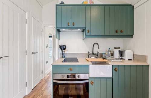 Henley Apartamento | Ondine Houseboat on the Thames - From 160 Per Night
