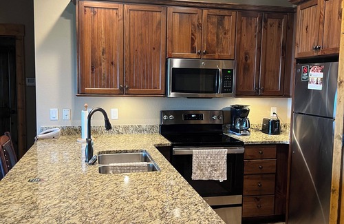 Gatlinburg Complejo | One-Bdrm Deluxe Villa at Westgate Smoky Mountain Resort - Sleeps up to 4