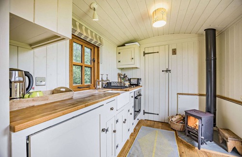 Swindon Cabaña | One bed dog friendly bolthole in the Cotswolds - The Organic Wagon