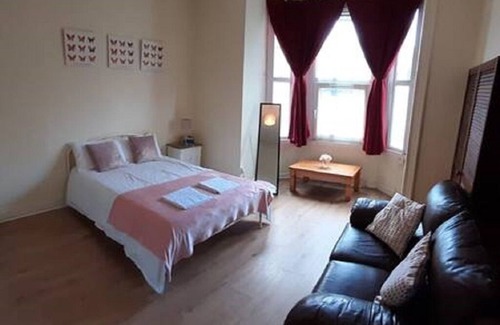 Cork Apartamento | One bed flat in listed Georgian building