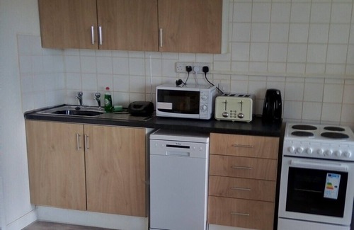 Woolacombe Chalet De Esquí | one bed room with sofa bed, wifi , sea views