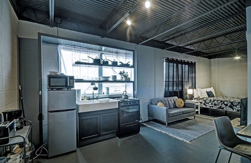 Greater Belhaven Apartamento | One Bed Unit Above Coffee Shop in Jackson