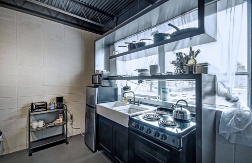 Greater Belhaven Apartamento | One Bed Unit Above Coffee Shop in Jackson