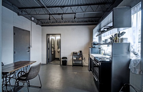 Greater Belhaven Apartamento | One Bed Unit Above Coffee Shop in Jackson