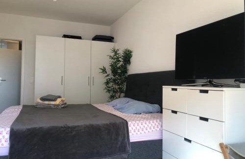 Meyrin Apartamento | One bedroom 3pieces entire Modern Appartment close to Airport, CERN, Palexpo, public transport to the center of Geneva