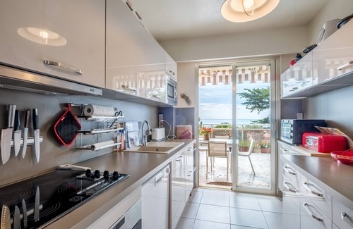 Bastide Giraud Apartamento | Apartamento de 1 dormitorio con vistas al mar, piscina y pista de tenis.