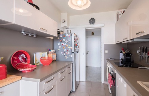 Bastide Giraud Apartamento | Apartamento de 1 dormitorio con vistas al mar, piscina y pista de tenis.