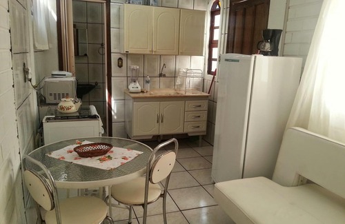 Barra da Lagoa Apartamento | apartamentos de una habitación con aire acondicionado, piscina y barbacoa en el patio