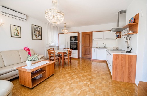 Podcetrtek Apartamento | One bedroom apartment with terrace