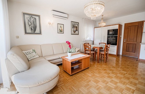 Podcetrtek Apartamento | One bedroom apartment with terrace