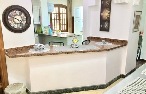 Heliopolis Condominio | Apartamento de un dormitorio con vistas a la ciudad local al aeropuerto