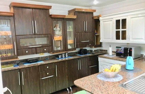 Heliopolis Condominio | Apartamento de un dormitorio con vistas a la ciudad local al aeropuerto