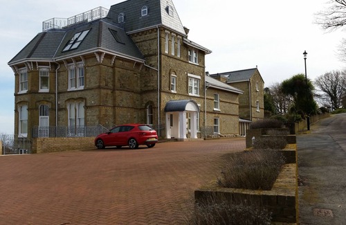 Shanklin Apartamento | One Bedroom Apartment with Private Balcony and Sea Views