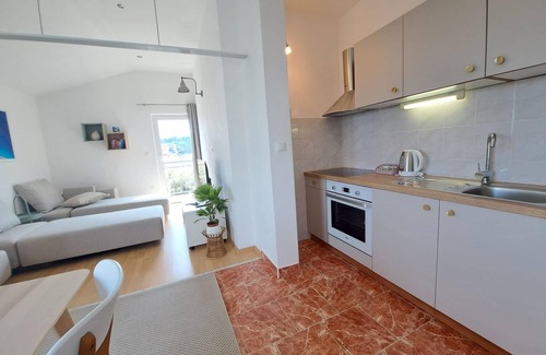 Rogac Apartamento | One bedroom apartment with balcony and sea view Rogač, Šolta (A-21346-b)