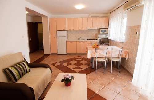 Vinkuran Apartamento | Apartamento de una habitación con una terraza Vinkuran, Pula (A-21016-b)