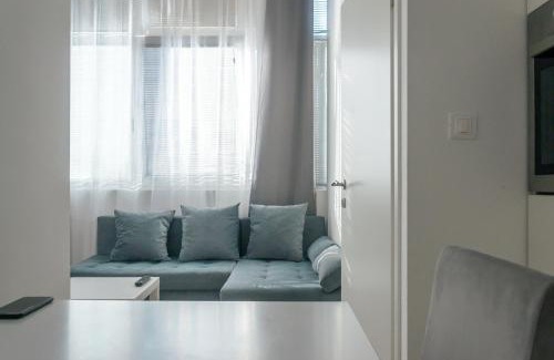Velji Vinogradi Apartamento | One-Bedroom Apartment in the Center of Budva on a Quiet Street 5 Minutes to the Beach