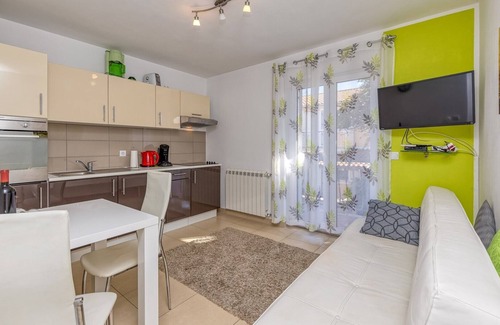 Cancini Apartamento | Kardumovic / One-Bedroom Apartment No.3 Green