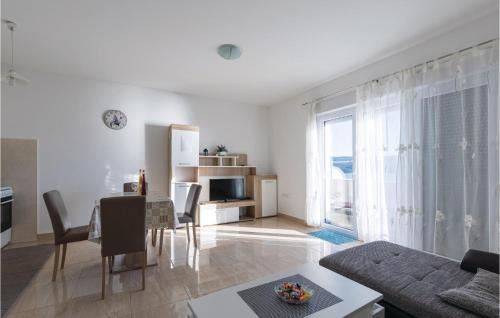 Komarna Apartamento | One-Bedroom Apartment Klek With Sea View 02