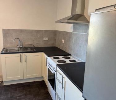 Castle Apartamento | One Bedroom Apartment - Swansea Centre & Train stn