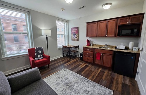 Champaign Apartamento | One Bedroom Apartment at the Inman - 202