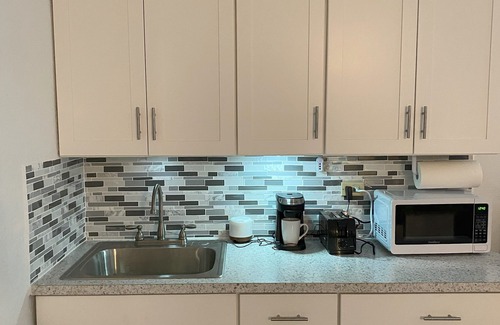 Estate Sion Hill Apartamento | One-bedroom apartment on St Croix; AC, WiFi, near shopping center & restaurants