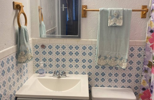 Estate Sion Hill Apartamento | One-bedroom apartment on St Croix; AC, WiFi, near shopping center & restaurants