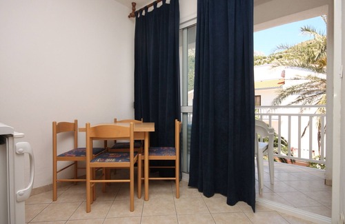 Drvenik Apartamento | Apartamento de una habitación con balcón y vista al mar Drvenik Donja vala, Makarska (A-6756-a)