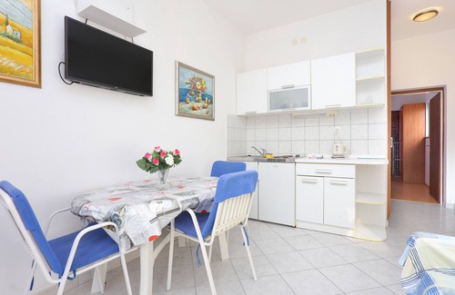 Municipality of Trogir Apartamento | Apartamento de una habitación con terraza y vista al mar Slatine, Ciovo (A-13298-a)