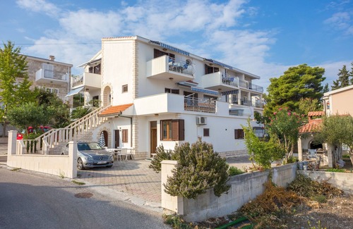 Municipality of Trogir Apartamento | Apartamento de una habitación con terraza y vista al mar Slatine, Ciovo (A-13298-a)