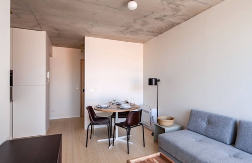 Bonfim Apartamento | One Bedroom Apartment with Balcony and Street View