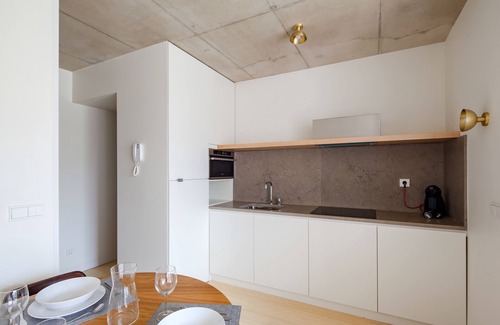 Bonfim Apartamento | One Bedroom Apartment with Balcony and Pool View