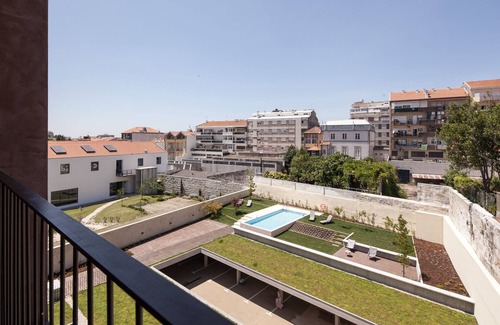 Bonfim Apartamento | One Bedroom Apartment with Balcony and Pool View