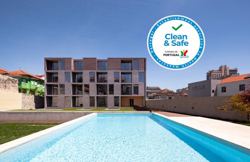 Bonfim Apartamento | One Bedroom Apartment with Balcony and Pool View