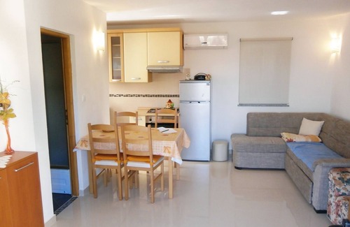 Valun Apartamento | One bedroom apartment with balcony and sea view Valun, Cres (A-8086-c)